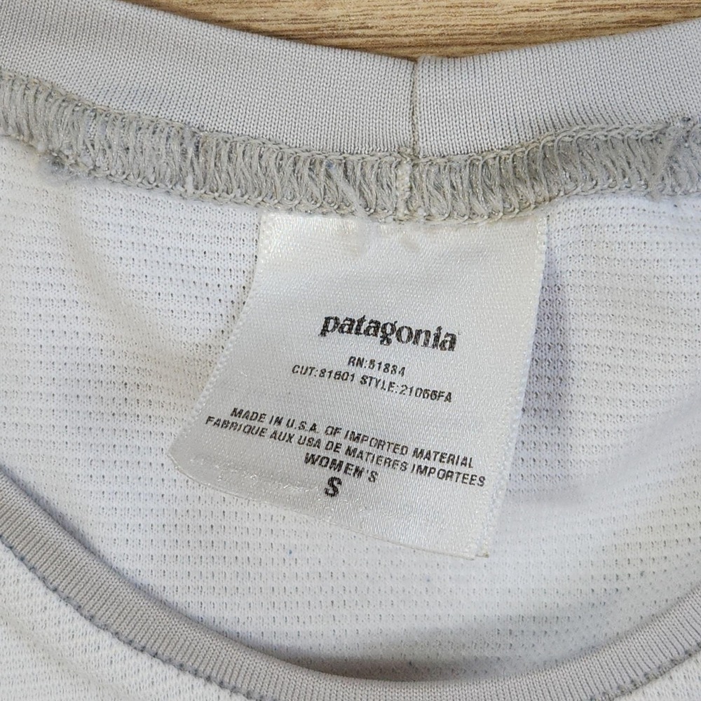 Patagonia Shirt Womens Small White Long Sleeve Raglan Base Layer Top Lightweight - Picture 2 of 8